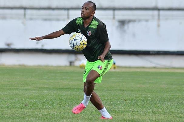 Atacante de 24 anos, Marion chegou ao Santa Cruz em junho de 2016 como mais um reforço para a disputa do Campeonato Brasileiro. Estava jogando pelo Estoril, de Portugal, e pertence ao Atlético-MG. Pelo Tricolor, foram somente dez jogos disputados, titular em apenas três, e nenhum gol marcado.