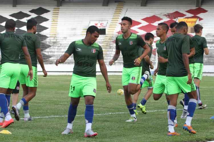 Com a proximidade do final do prazo de inscries de atletas para a Srie A Brasileiro, o meia Mazinho foi uma das ltimas investidas do Santa Cruz em busca de reforos para o elenco. O atleta, que estava defendendo o Oeste, chegou ao Tricolor para suprir carncias no setor ofensivo. No entanto, disputou somente cinco partidas e teve nenhum gol marcado. 