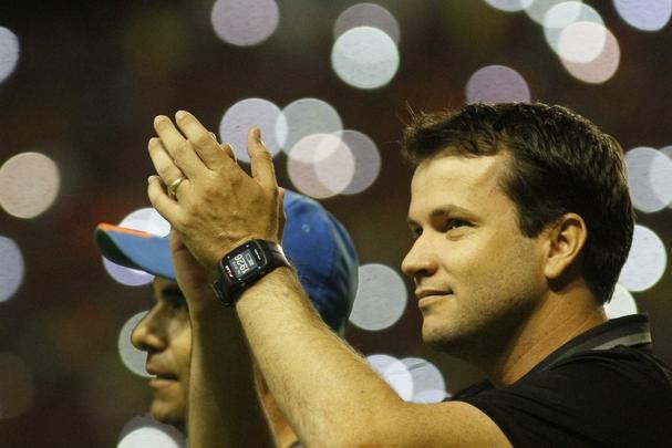 Com o tcnico adversrio conhecendo bem o Leo, o time do tcnico Daniel Paulista encontrou muita dificuldade para sair da marcao da Ponte Preta e a partida foi equilibrada do incio ao fim