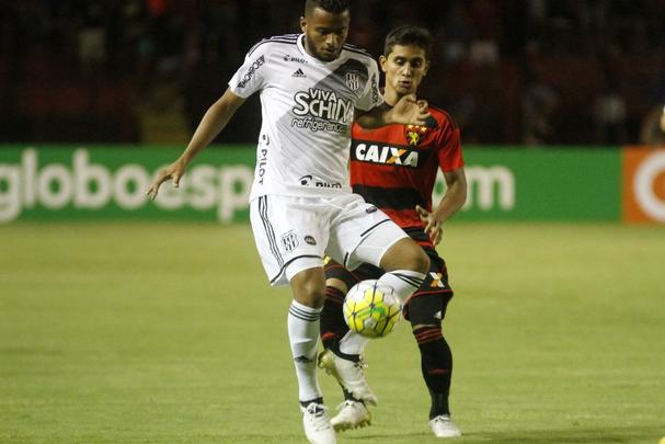 Com o tcnico adversrio conhecendo bem o Leo, o time do tcnico Daniel Paulista encontrou muita dificuldade para sair da marcao da Ponte Preta e a partida foi equilibrada do incio ao fim