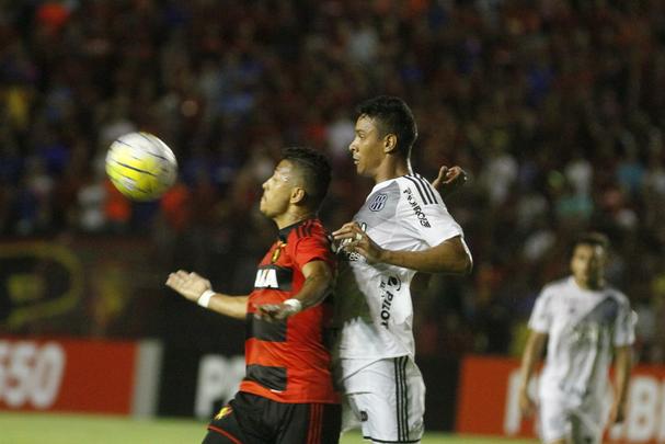 Com o tcnico adversrio conhecendo bem o Leo, o time do tcnico Daniel Paulista encontrou muita dificuldade para sair da marcao da Ponte Preta e a partida foi equilibrada do incio ao fim