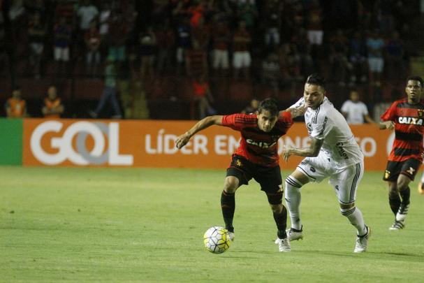 Com o tcnico adversrio conhecendo bem o Leo, o time do tcnico Daniel Paulista encontrou muita dificuldade para sair da marcao da Ponte Preta e a partida foi equilibrada do incio ao fim