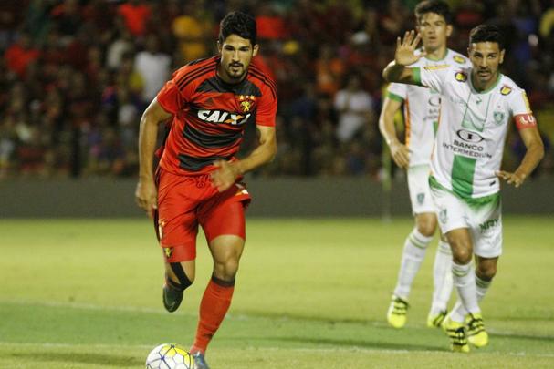 Pela penúltima rodada, o Sport enfrentará o provavelmente já rebaixado América-MG. Time ocupa a última colocação na Série A, com 24 pontos, e tem chances mínimas de escapar da queda. Apesar disso, deu trabalho ao Leão no jogo de ida, quando vencia na Ilha até os minutos finais e sofreu o empate: 1 a 1. O Coelho é o segundo pior mandante, com 41% de aproveitamento apenas. São oito derrotas sofridas em casa. Além de seis vitórias e dois empates. O duelo acontecerá no dia 27 de novembro, no estádio Independência.