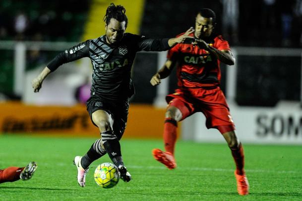 Na derradeira 38ª rodada, o Leão recebe o Figueirense na Ilha do Retiro, no dia 4 de dezembro. Os catarinenses estão na 18ª posição, com 33 pontos - sete a menos que os rubro-negros - e é um dos adversários diretos na luta contra a queda. No jogo de ida, empate em 1 a 1. No torneio, o Figueira é o segundo pior visitante, com 14% de aproveitamento - onze derrotas em 16 jogos, além de quatro empates e apenas uma vitória. O grande destaque do time é o atacante Rafael Moura, artilheiro catarinense com sete gols.