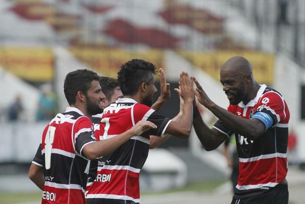 
Apesar das chances mnimas de fugir do rebaixamento, torcida coral apareceu em nmero relativamente bom (7.632) para o jogo deste domingo