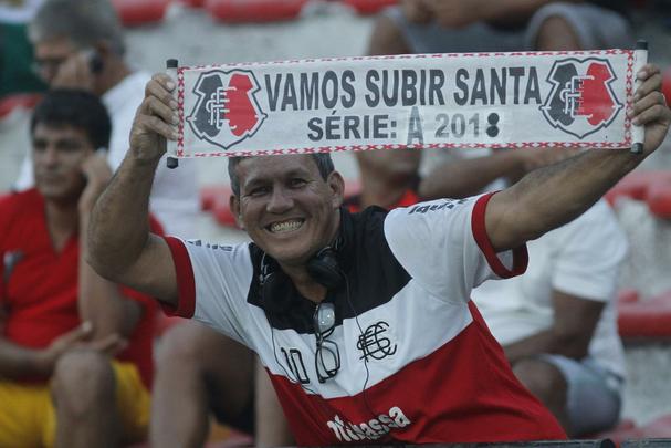 Apesar das chances mnimas de fugir do rebaixamento, torcida coral apareceu em nmero relativamente bom (7.632) para o jogo deste domingo