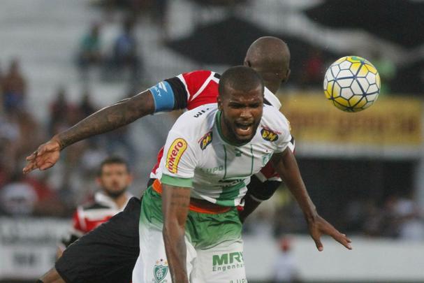 Apesar das chances mnimas de fugir do rebaixamento, torcida coral apareceu em nmero relativamente bom (7.632) para o jogo deste domingo