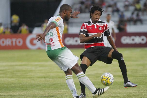 Apesar das chances mnimas de fugir do rebaixamento, torcida coral apareceu em nmero relativamente bom (7.632) para o jogo deste domingo