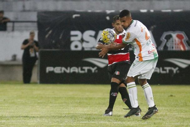 Apesar das chances mnimas de fugir do rebaixamento, torcida coral apareceu em nmero relativamente bom (7.632) para o jogo deste domingo