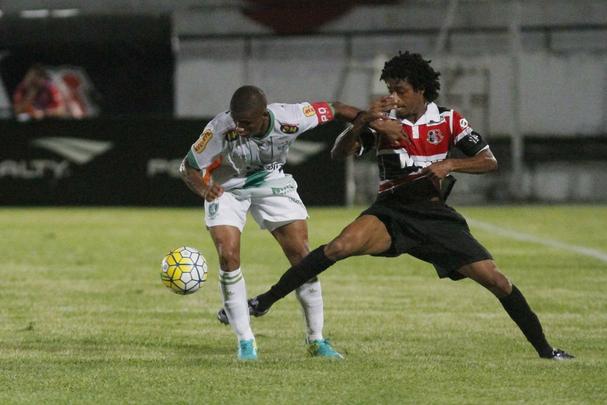 Apesar das chances mnimas de fugir do rebaixamento, torcida coral apareceu em nmero relativamente bom (7.632) para o jogo deste domingo