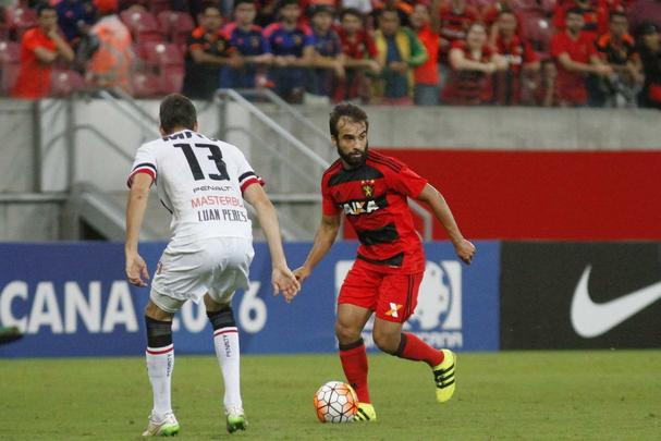 Contratado por emprstimo junto ao Cruzeiro, o meia Gabriel Xavier chegou com grande expectativa na Ilha do Retiro. Recentemente, contudo, perdeu a vaga de titular no time com a efetivao de Daniel Paulista no comando do clube