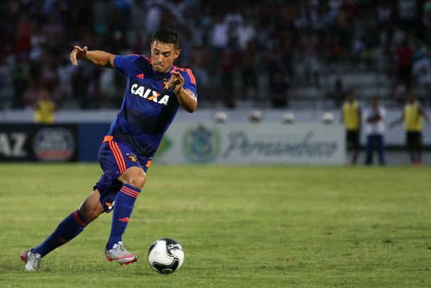 Vindo de um duplo emprstimo do Cruzeiro e, em seguida, do Valencia, da Espanha, o atacante Vincius Arajo j foi muito criticado pela torcida. Na reta final da passagem de Oswaldo de Oliveira, contudo, passou a ser acionado com frequncia no segundo tempo. Fez cinco gols em 29 partidas. Dificilmente, deve seguir no clube