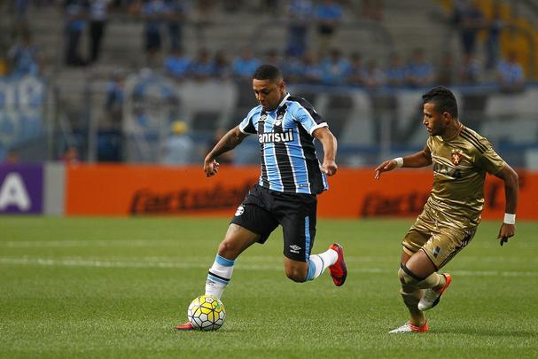 Jogando com quatro atletas das divises de base como titular, o Leo fez uma partida segura e com bastante equilbrio entre os setores, para defender bem e ser agressivo nos contra-ataques