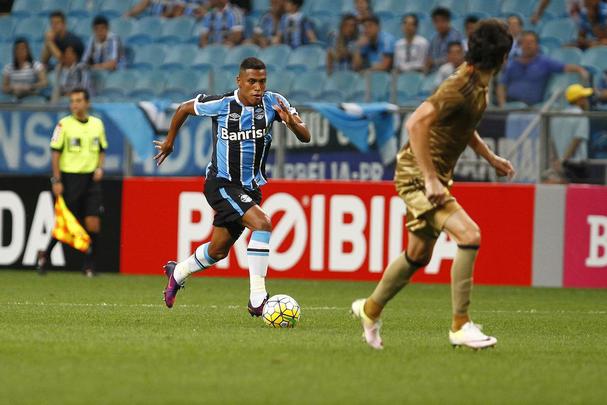 Jogando com quatro atletas das divises de base como titular, o Leo fez uma partida segura e com bastante equilbrio entre os setores, para defender bem e ser agressivo nos contra-ataques