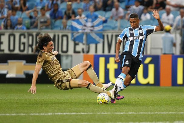 Jogando com quatro atletas das divises de base como titular, o Leo fez uma partida segura e com bastante equilbrio entre os setores, para defender bem e ser agressivo nos contra-ataques