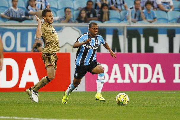 Jogando com quatro atletas das divises de base como titular, o Leo fez uma partida segura e com bastante equilbrio entre os setores, para defender bem e ser agressivo nos contra-ataques