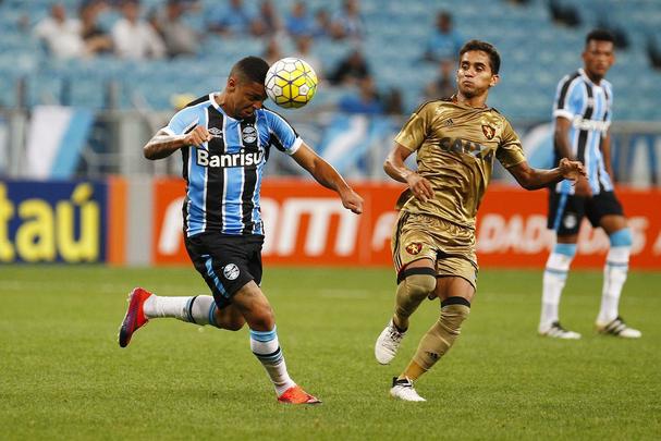 Jogando com quatro atletas das divises de base como titular, o Leo fez uma partida segura e com bastante equilbrio entre os setores, para defender bem e ser agressivo nos contra-ataques