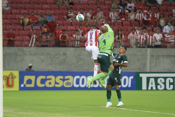 Goiás impôs dura marcação ao Alvirrubro, que teve dificuldades na partida. No segundo tempo, volante Maylson, que não atuava há dois meses, entrou e decidiu a partida marcando um belo gol na Arena.