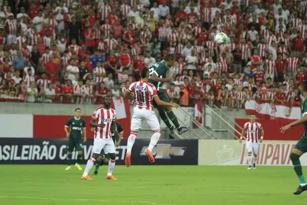 Goiás impôs dura marcação ao Alvirrubro, que teve dificuldades na partida. No segundo tempo, volante Maylson, que não atuava há dois meses, entrou e decidiu a partida marcando um belo gol na Arena.
