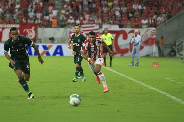 Gois imps dura marcao ao Alvirrubro, que teve dificuldades na partida. No segundo tempo, volante Maylson, que no atuava h dois meses, entrou e decidiu a partida marcando um belo gol na Arena.