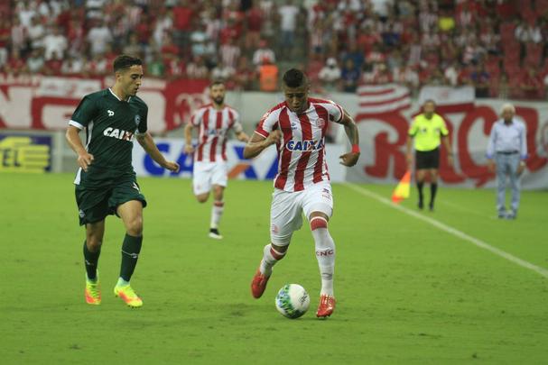 Gois imps dura marcao ao Alvirrubro, que teve dificuldades na partida. No segundo tempo, volante Maylson, que no atuava h dois meses, entrou e decidiu a partida marcando um belo gol na Arena.