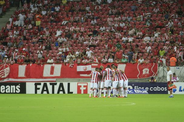 Gois imps dura marcao ao Alvirrubro, que teve dificuldades na partida. No segundo tempo, volante Maylson, que no atuava h dois meses, entrou e decidiu a partida marcando um belo gol na Arena.