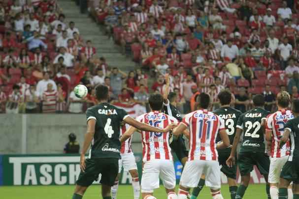 Gois imps dura marcao ao Alvirrubro, que teve dificuldades na partida. No segundo tempo, volante Maylson, que no atuava h dois meses, entrou e decidiu a partida marcando um belo gol na Arena.