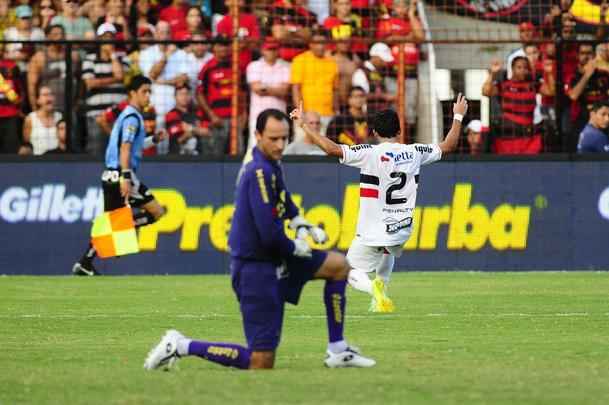 Campeonato Pernambucano de 2012 - No ano seguinte, mais reclamação por parte dos rubro-negros novamente em plena decisão do Estadual, na Ilha do Retiro. As queixar ficaram focadas no gol marcado pelo tricolor Branquinho. Ele recebeu passe de Flávio Caça-Rato em posição que estaria adiantada. Ele abriu o placar na saída de Magrão. O Santa Cruz venceria o Leão por 3 a 2 e se tornaria bicampeão pernambucano após 25 anos. O trio de arbitragem foi comporsto por Sandro Meira Ricci (Fifa/PE), Pedro Wanderley (PE) e Clóvis Amaral (PE)