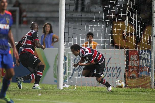 Campeonato Pernambucano de 2016 - Aos 30 minutos do primeiro tempo, o lance crucial para o título do Santa Cruz sobre o Sport, no Arruda. Num erro na saída de bola, Arthur se aproveitou e cruzou rasteiro, com Grafite tocando e Lelê completando. Grafite estava em posição de impedimento, com o replay exibido pela tevê para todo o estado. O Tricolor venceu o jogo por 1 a 0 e seria campeão no jogo de volta na Ilha do Retiro