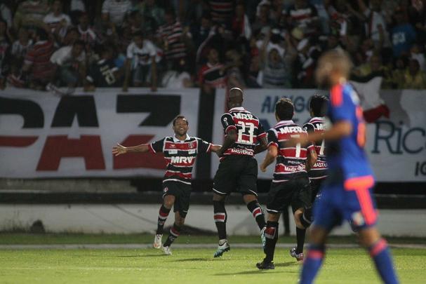 Campeonato Pernambucano de 2016 - Aos 30 minutos do primeiro tempo, o lance crucial para o título do Santa Cruz sobre o Sport, no Arruda. Num erro na saída de bola, Arthur se aproveitou e cruzou rasteiro, com Grafite tocando e Lelê completando. Grafite estava em posição de impedimento, com o replay exibido pela tevê para todo o estado. O Tricolor venceu o jogo por 1 a 0 e seria campeão no jogo de volta na Ilha do Retiro