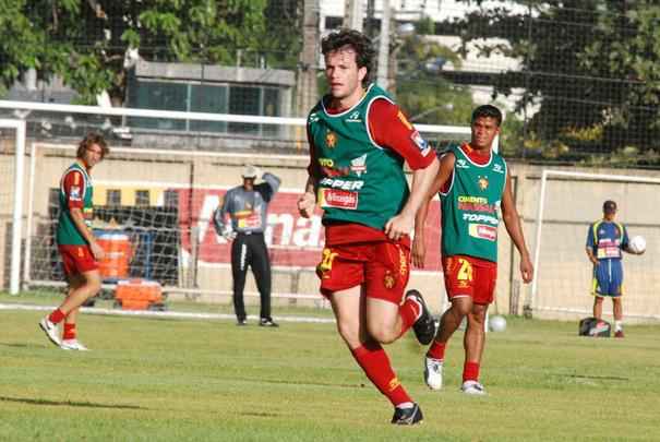 Daniel Paulista desembarcou oficialmente como reforo do Leo no dia 2 de janeiro de 2008. Poucos meses depois, j conquistaria o primeiro ttulo pelo Leo: o Campeonato Pernambucano. O melhor ainda estava por vir