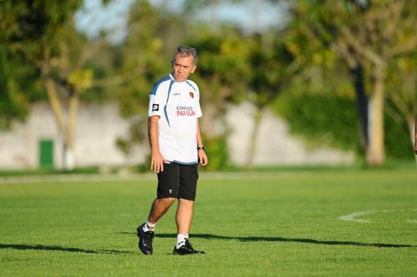 O CT José de Andrade Médices, do Sport, até hoje tem a alcunha de 'CT Daniel Paulista'. Brincadeira que tem uma explicação. Afinal, o dinheiro para a compra do equipamento veio justamente da venda do volante para o Rapid Bucareste. O Leão comprou o CT junto ao extinto Intercontinental, em 2009