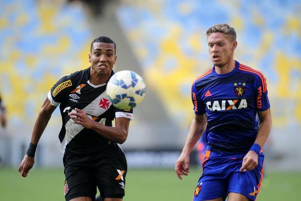 Em setembro do ano passado, após a saída de Eduardo Baptista do Leão, o então assistente técnico Daniel Paulista foi o escolhido para comandar a equipe interinamente na partida diante do Vasco. A equipe carioca acabou vencendo o Sport por 2 a 1 na ocasião. Daniel voltaria para a função de auxiliar após a contratação do técnico Paulo Roberto Falcão