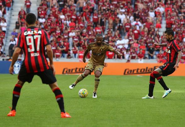 Derrota em Curitiba deixou o Leão com o alerta aceso para as duas últimas rodadas da Série A na luta contra o rebaixamento