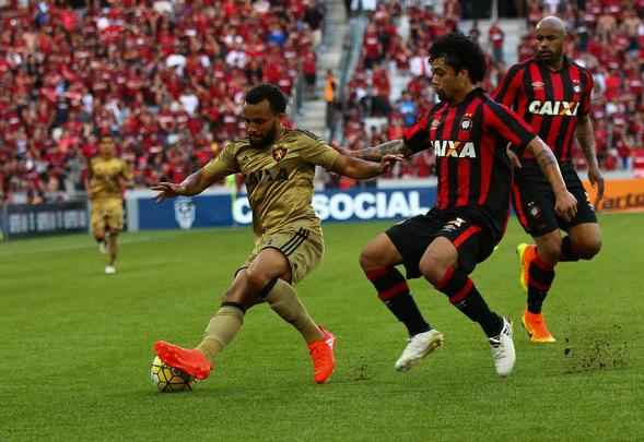 Derrota em Curitiba deixou o Leão com o alerta aceso para as duas últimas rodadas da Série A na luta contra o rebaixamento