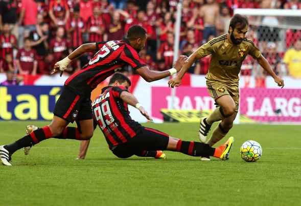 Derrota em Curitiba deixou o Leão com o alerta aceso para as duas últimas rodadas da Série A na luta contra o rebaixamento