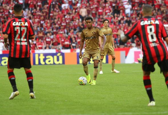 Derrota em Curitiba deixou o Leão com o alerta aceso para as duas últimas rodadas da Série A na luta contra o rebaixamento
