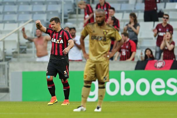 Derrota em Curitiba deixou o Leão com o alerta aceso para as duas últimas rodadas da Série A na luta contra o rebaixamento