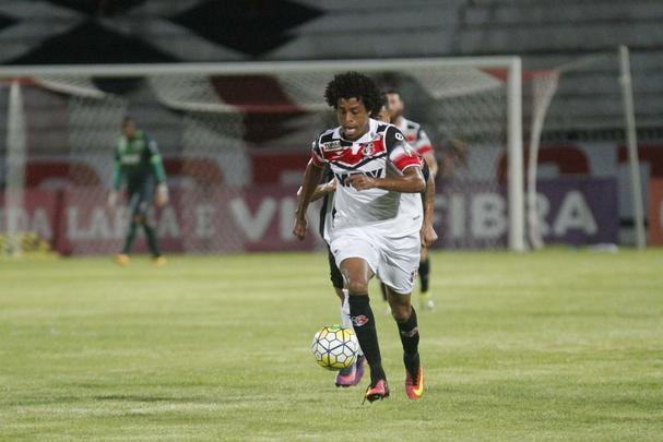 Mesmo j rebaixado  Srie B, Santa Cruz fez uma partida honrosa, apresentando um futebol envolvente em certos lances chegando a ficar  frente do placar em duas oportunidades