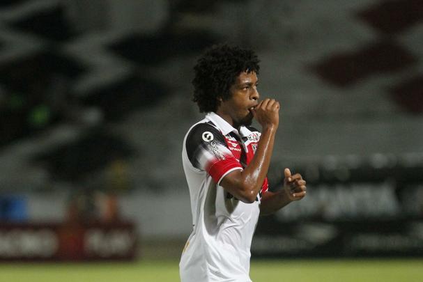 Mesmo j rebaixado  Srie B, Santa Cruz fez uma partida honrosa, apresentando um futebol envolvente em certos lances chegando a ficar  frente do placar em duas oportunidades