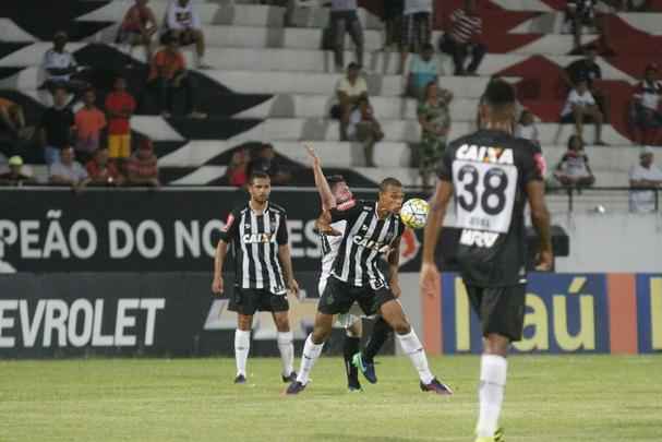 Mesmo j rebaixado  Srie B, Santa Cruz fez uma partida honrosa, apresentando um futebol envolvente em certos lances chegando a ficar  frente do placar em duas oportunidades
