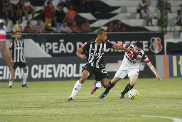 Mesmo j rebaixado  Srie B, Santa Cruz fez uma partida honrosa, apresentando um futebol envolvente em certos lances chegando a ficar  frente do placar em duas oportunidades