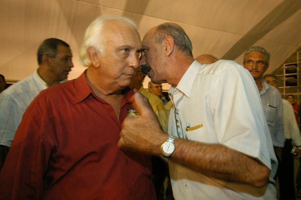 Dois anos depois, em 2006, novo bate-chapa. Dessa vez, com Milton Bivar pela primeira (e única) vez encabeçando uma chapa. E vencendo. Dos 1.817 votos, a chapa de Milton (Lealdade e Tradição) levou 1.560 votos (85,85%)
contra Alfredo Bertini (Por Amor ao Sport) - 257 votos (14,14%)