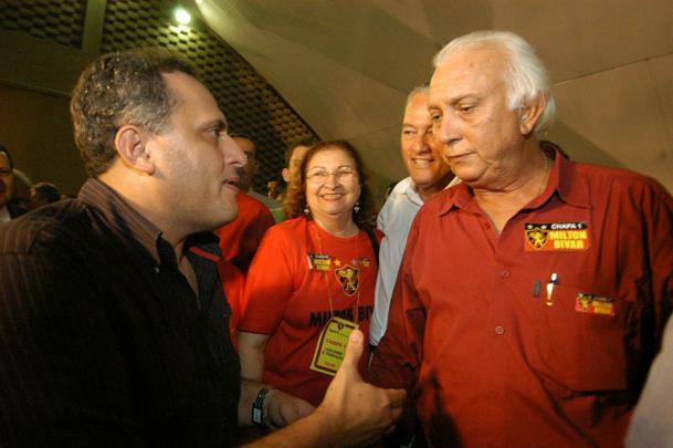 Dois anos depois, em 2006, novo bate-chapa. Dessa vez, com Milton Bivar pela primeira (e única) vez encabeçando uma chapa. E vencendo. Dos 1.817 votos, a chapa de Milton (Lealdade e Tradição) levou 1.560 votos (85,85%)
contra Alfredo Bertini (Por Amor ao Sport) - 257 votos (14,14%)