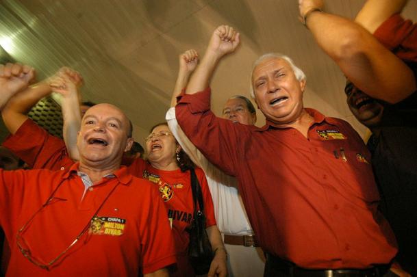 Dois anos depois, em 2006, novo bate-chapa. Dessa vez, com Milton Bivar pela primeira (e única) vez encabeçando uma chapa. E vencendo. Dos 1.817 votos, a chapa de Milton (Lealdade e Tradição) levou 1.560 votos (85,85%)
contra Alfredo Bertini (Por Amor ao Sport) - 257 votos (14,14%)