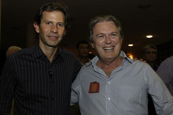 Em 2010, veio a vitria absoluta do engenheiro e empresrio Gustavo Dubeux contra uma chapa que sequer um nome para encabe-la tinha. Dos 1.957 votos, Dubeux (Sport Unido) teve 1.922 votos (98,21%). A Oposio (Transparncia Sport) teve 35 votos (1,78%)