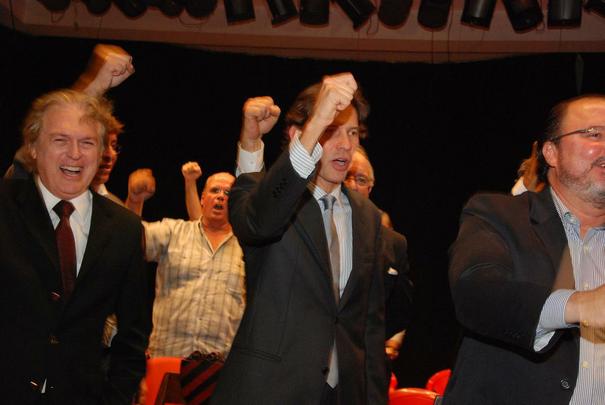 Em 2010, veio a vitria absoluta do engenheiro e empresrio Gustavo Dubeux contra uma chapa que sequer um nome para encabe-la tinha. Dos 1.957 votos, Dubeux (Sport Unido) teve 1.922 votos (98,21%). A Oposio (Transparncia Sport) teve 35 votos (1,78%)