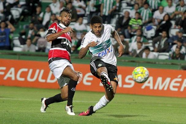 2016 - Dez anos depois, o Santa retornava a elite nacional. Depois de uma temporada que começou com títulos estadual e da Copa do Nordeste, o time chegou até a liderar a Série A no início do campeonato. Mera ilusão. Não foram perdoados erros como a falta de planejamento financeiro, as contratações feitas sem critérios e os constantes atrasos salariais para jogadores e funcionários.