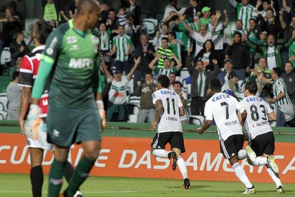 2016 - Dez anos depois, o Santa retornava a elite nacional. Depois de uma temporada que começou com títulos estadual e da Copa do Nordeste, o time chegou até a liderar a Série A no início do campeonato. Mera ilusão. Não foram perdoados erros como a falta de planejamento financeiro, as contratações feitas sem critérios e os constantes atrasos salariais para jogadores e funcionários.