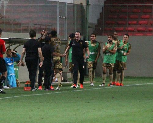 Em confronto decisivo contra o rebaixamento, precisando somente de uma vitória para garantir a permanência na Série A, o Sport empatou com o América-MG em 2 a 2 no Independência